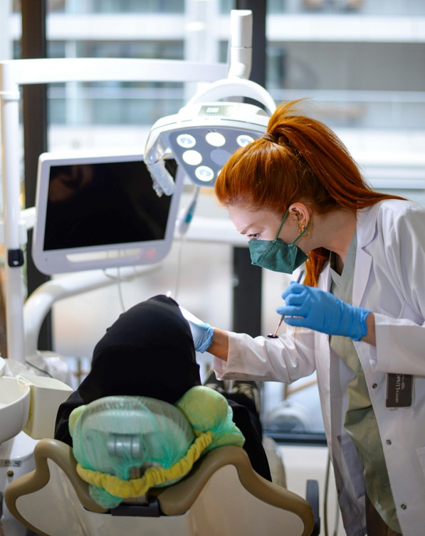 Female dentist examining a patient’s teeth at Eker Dental Group clinic in Izmir, Turkey